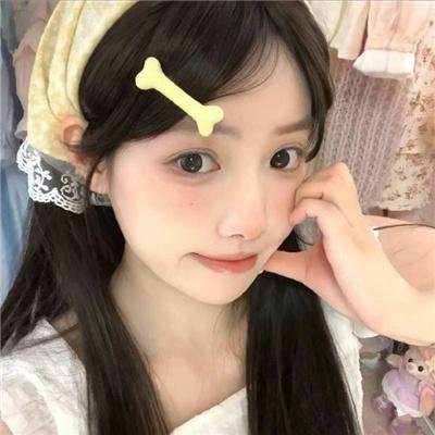 穿条纹衣的男孩